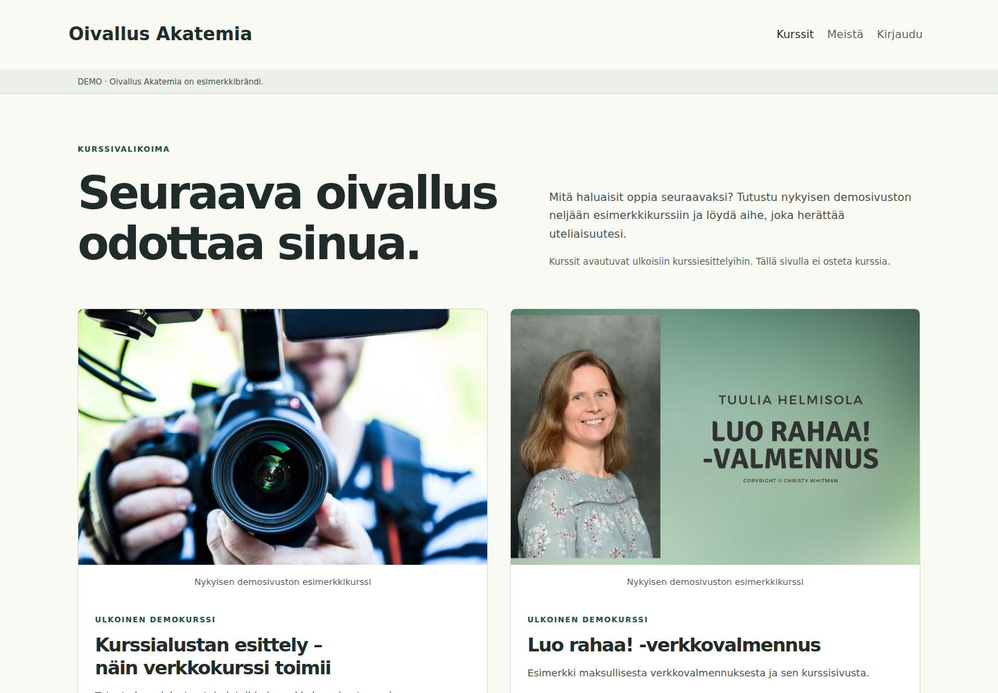 Esimerkkisivuston kurssivalikoima, jossa koulutukset esitellään yhtenäisillä kurssikorteilla.